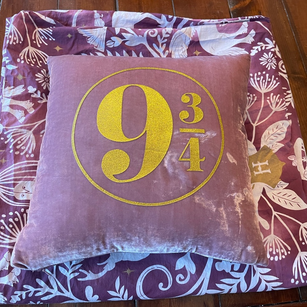 Pottery Barn Teen Harry Potter Patronus Full/queen duvet cover and throw pillow